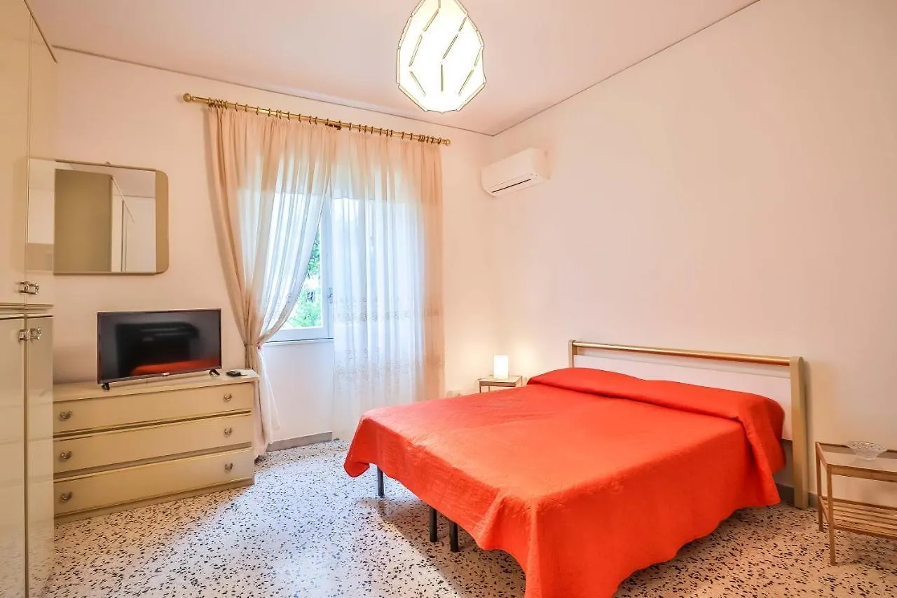 Apartment With 4 Bedrooms In Amalfi Itálie