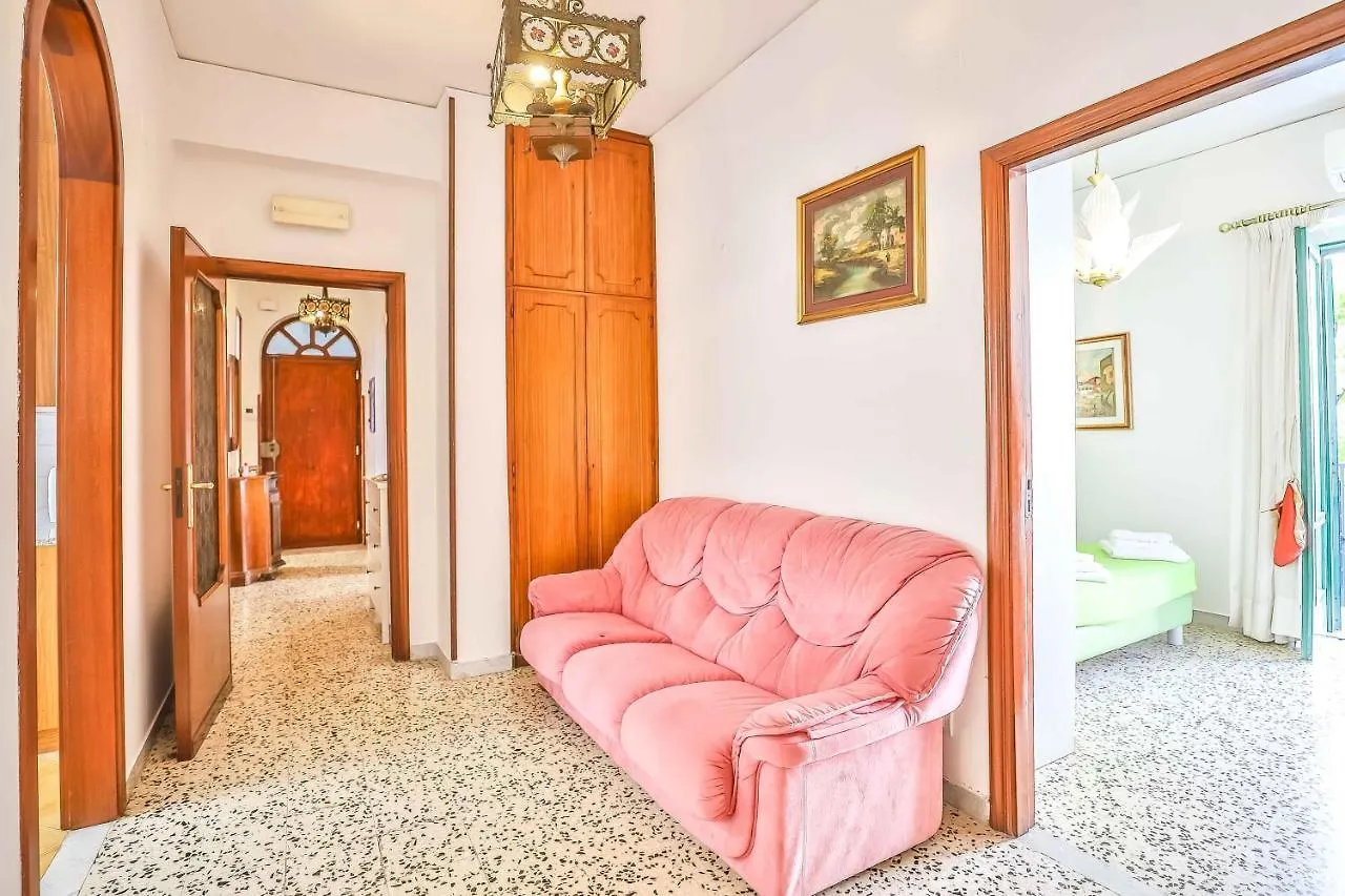 Apartment With 4 Bedrooms In Amalfi