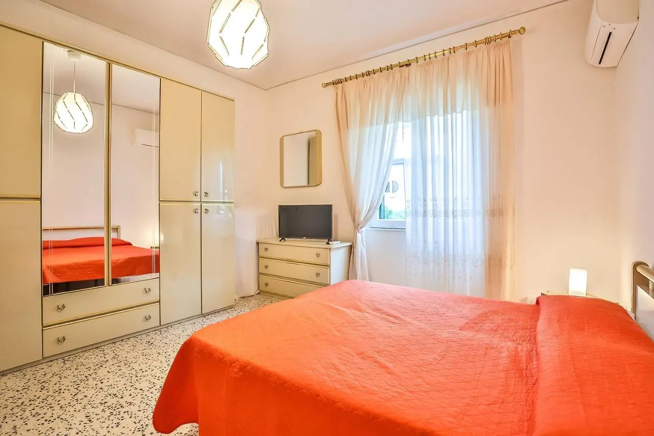 Apartment With 4 Bedrooms In Amalfi