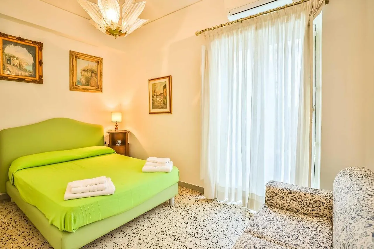 Apartment With 4 Bedrooms In Amalfi 0*,  Itálie