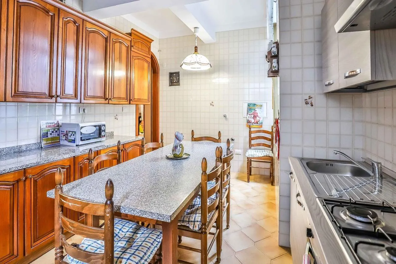 Apartment With 4 Bedrooms In アマルフィ