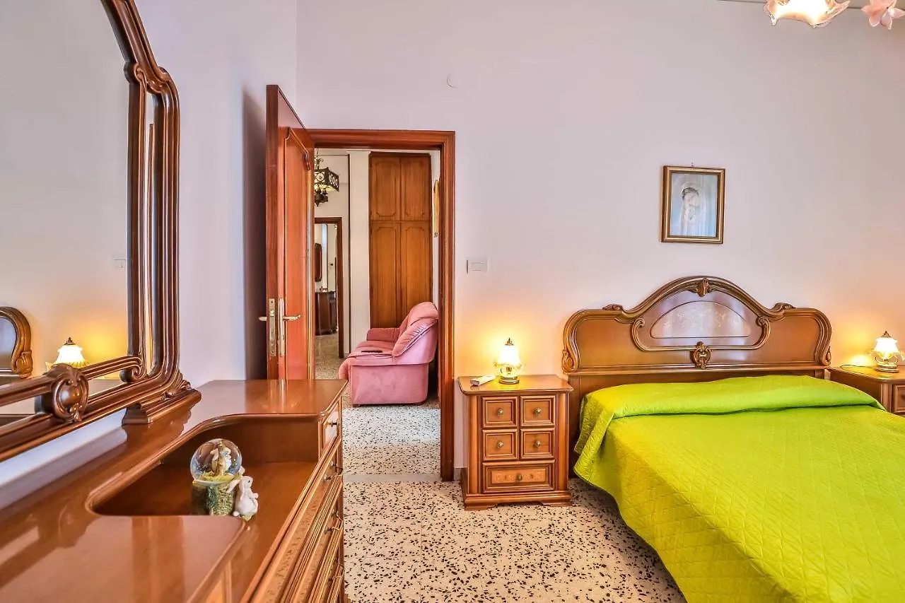Apartment With 4 Bedrooms In アマルフィ