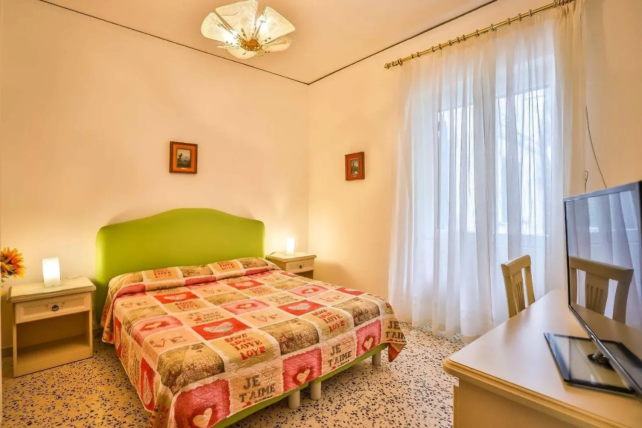 Apartment With 4 Bedrooms In アマルフィ
